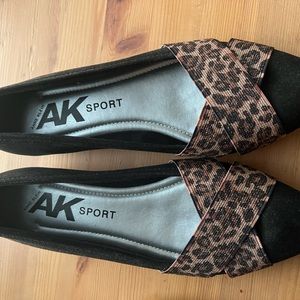 AK sports size 9M women’s shoes for sale